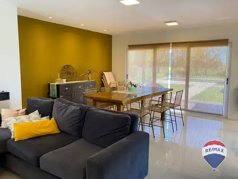 Casa 5 ambientes con 3 baños