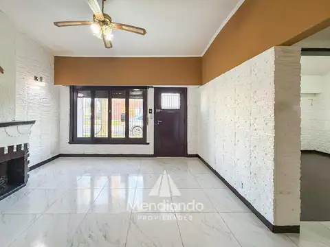 Depto Tipo Casa en Alquiler de 2 dormitorios
