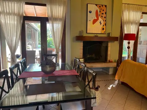 Casa en Venta en Garin, USD 240.000