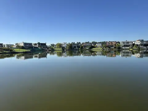 Terreno al agua en Barrio Carpinchos, Nordelta