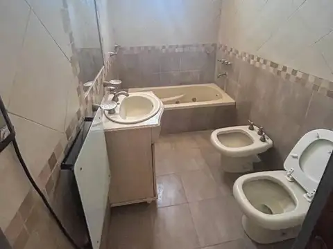 Casa en Venta en Berazategui, USD 160.000