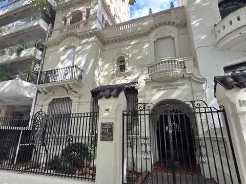 Casa patrimonial apta instituciones sobre Bv. Oroño