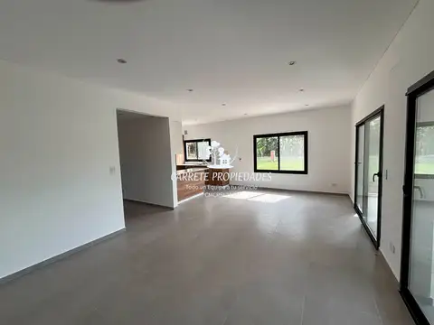 Casa en venta de 4 amb. Financiación. Con fondo a Verde. Santa Sofia. Pilar
