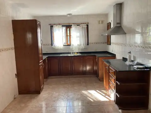 Casa en Alquiler con 1 cochera