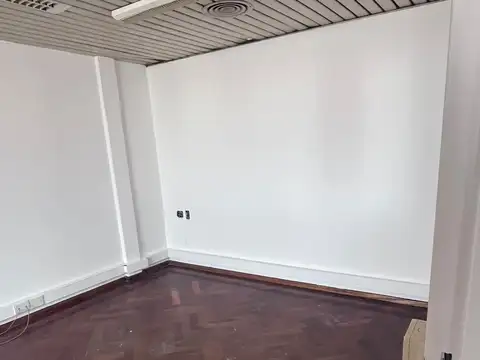 Hermoso semipiso para oficinas, excelente ubicación céntrica - Avenida Belgrano al 800