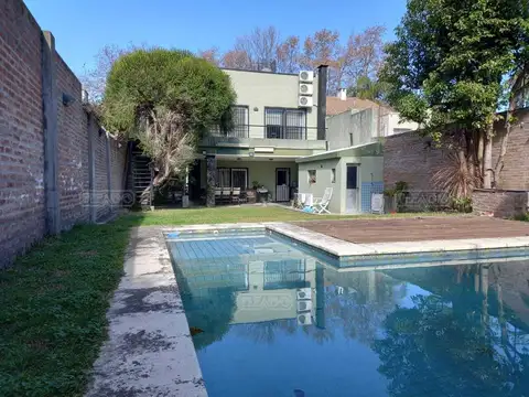Casa 5 ambientes con 4 baños