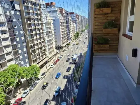 Departamento dos ambientes al frente c/ balcón, a 100 m de la playa, Colón 1800, Plaza Colón