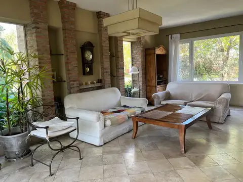 Casa en Venta con 6 cocheras