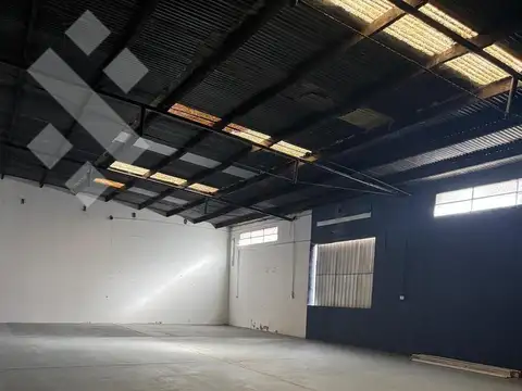ALQUILER GALPÓN 264m2 - B° ARÉVALO, CIPOLLETTI