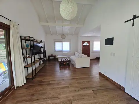 Casa 4 ambientes con 3 baños