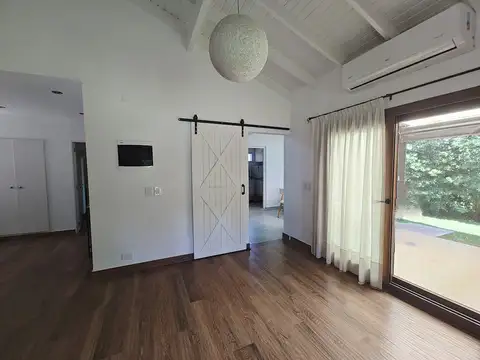 Casa en Venta con 3 cocheras