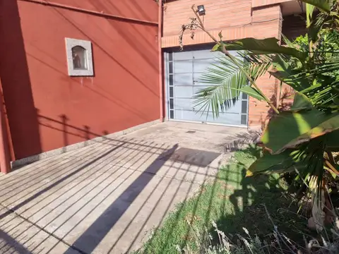 Exc. propiedad multifamiliar con local