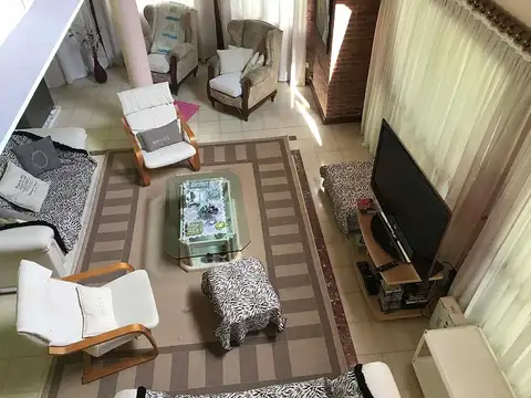 IMPORTANTE Y EXCLUSIVO CHALET EN COUNTRY CLUB EL PARAÍSO  