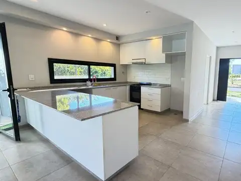 CASA 4 AMBIENTES PILETA PARQUE HARAS SANTA MARIA