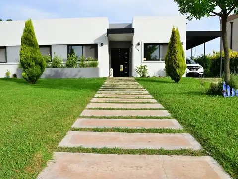 CASA 4 AMBIENTES PILETA PARQUE HARAS SANTA MARIA