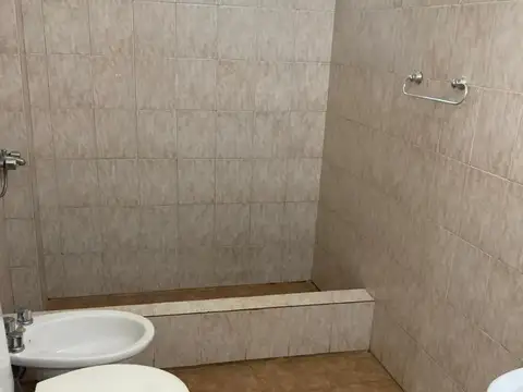 Depto Tipo Casa en Alquiler en Ramos Mejía, $ 600.000