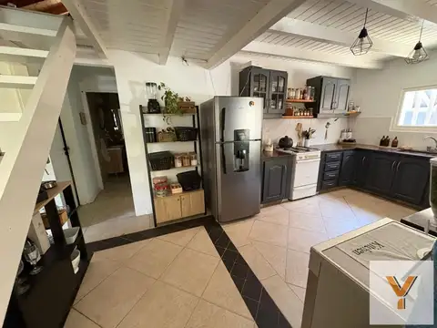 Casa 4 ambientes con 2 baños