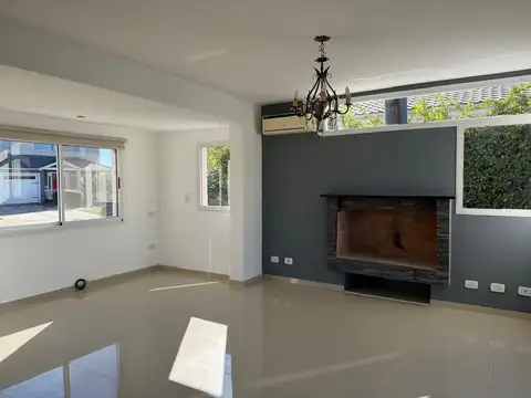 Casa 6 ambientes con 4 baños
