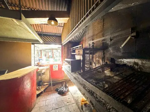 Parrilla y Salón en Alquiler, Olavarría 848 - Galería La Boca