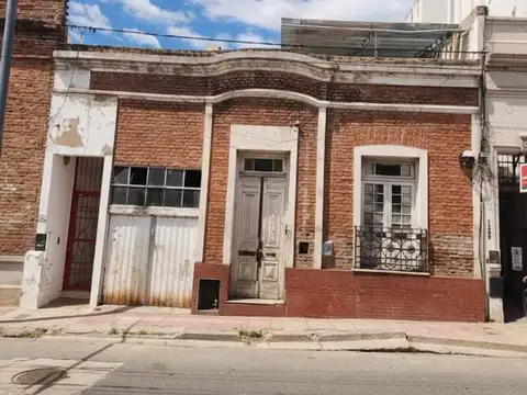 Casa con Estilo Patrimonial en el Corazón de Güemes