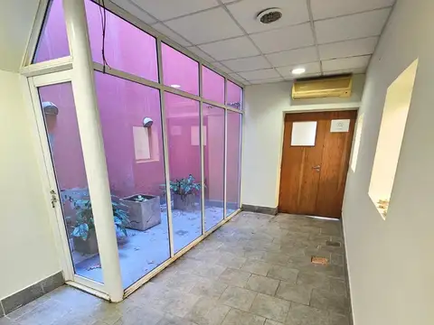 Oficina 6 ambientes con 1 baño