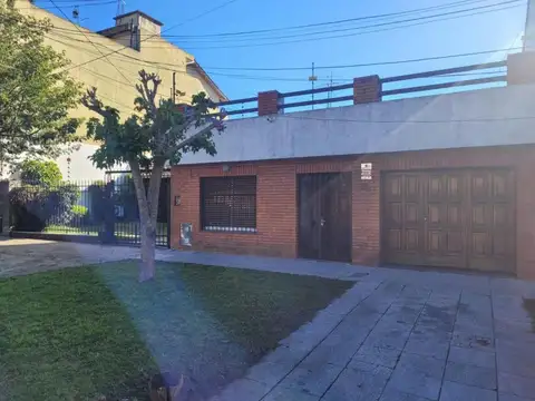 Casa en venta - 3 Dormitorios 2 Baños - Quilmes