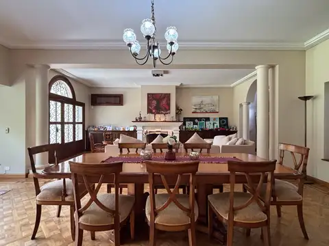 Casa en Venta con 4 cocheras