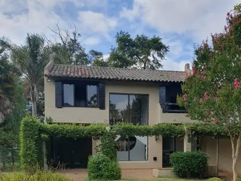 Casa de 5 amb con Pileta , Garaje Zona Los Tilos