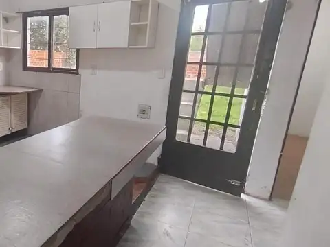 Casa 3 ambientes con 1 baño