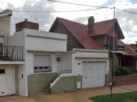 Casa en venta - 4 Dormitorios 3 Baños - Tandil