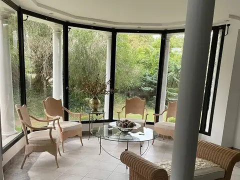 Casa en Venta con 4 cocheras