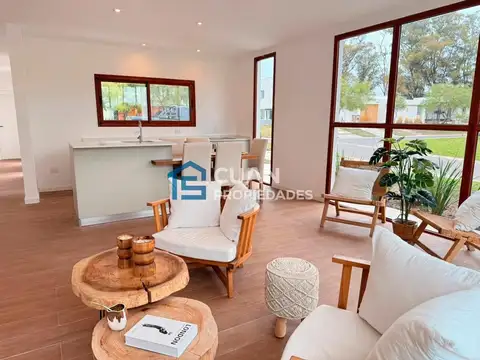 Casa 4 ambientes con 3 baños