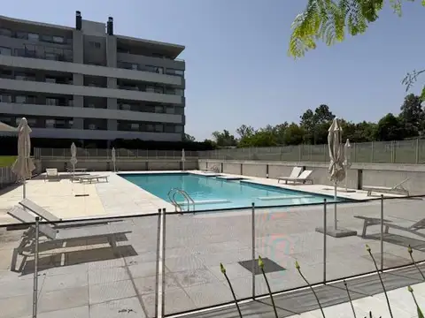 Departamento en Condominio Civis venta 2 amplios ambientes con cochera cubierta.