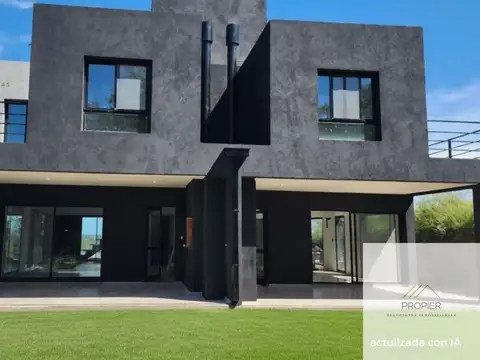 Casa 5 ambientes con 3 baños