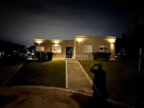 Casa  en Venta en Barrio Santa Guadalupe, Pilar del Este, Pilar