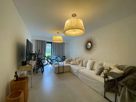 Casa en Alquiler con 2 cocheras