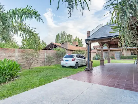 Casa en Venta con 2 cocheras