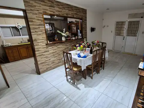 Casa 6 ambientes con 1 baño