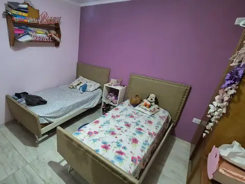CASA 2 DORMITORIOS COCHERA Y PILETA SOBRE RUTA 5
