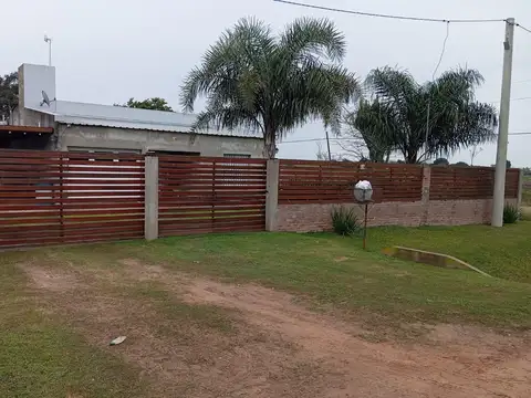 CASA 2 DORMITORIOS COCHERA Y PILETA SOBRE RUTA 5