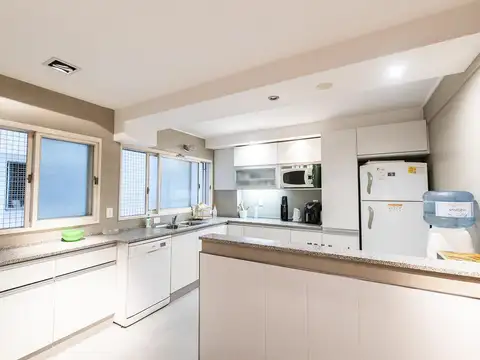 Venta de Departamento 4 Ambientes Con Dependencia, Cochera y Baulera en Caballito