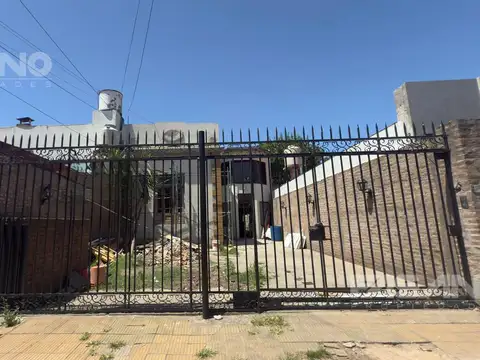 ALQUILER - CASA 11 AMB. EN SAN ANDRES. USO COMERCIAL /PROFESIONAL