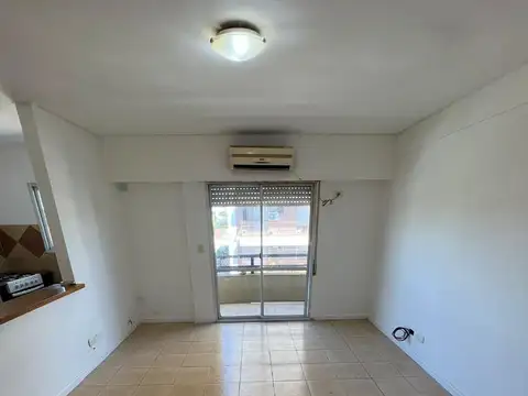 DEPARTAMENTO 2 AMBIENTES CON COCHERA DESCUBIERTA