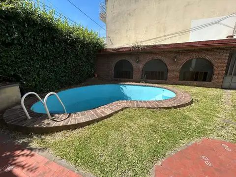 Venta casa 4 amb Cochera + Pileta- Caseros