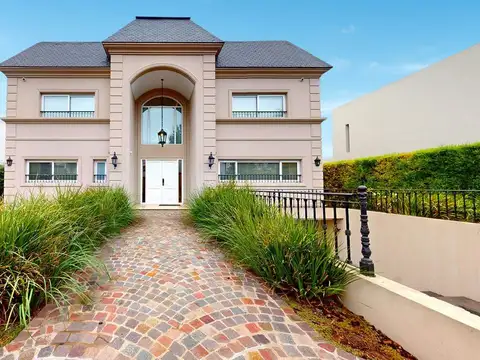 Casa en Venta con 4 cocheras