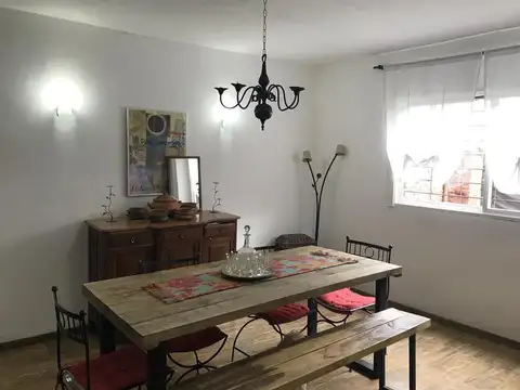 Casa en Alquiler con 2 cocheras