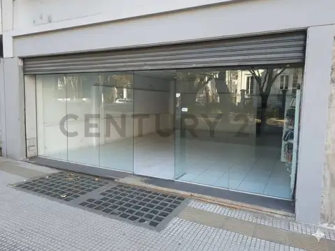EXCELENTE LOCAL SOBRE CALLE 7 entre 56 Y 57 LA PLATA, 90M2 + 90M2 DE SOTANO C/ELEVADOR