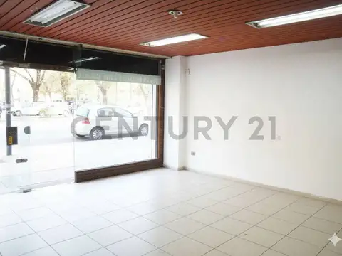 EXCELENTE LOCAL SOBRE CALLE 7 entre 56 Y 57 LA PLATA, 90M2 + 90M2 DE SOTANO C/ELEVADOR