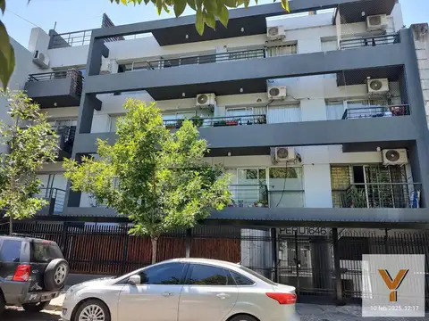 Perú 1648 e/ Avenida Caseros y Finochietto