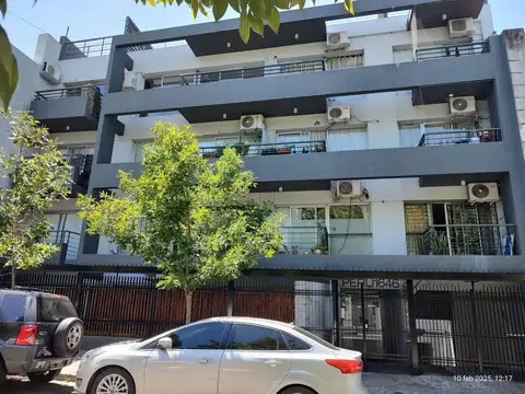 Perú 1648 e/ Avenida Caseros y Finochietto